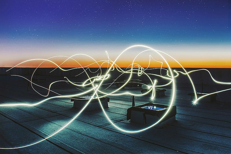 lichterspiel am nachthimmel